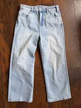 Boston Proper Light Wash Women’s wide Jeans size 8 (U3)
